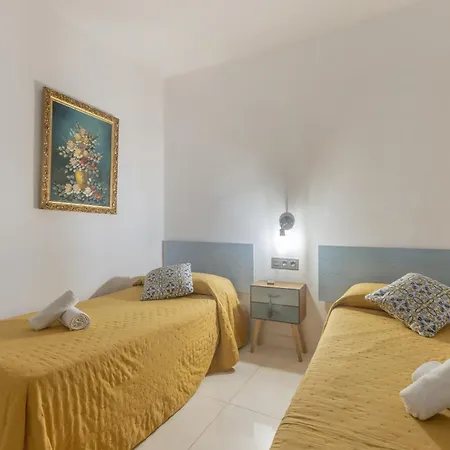 Vialia Estacion Ave Y Tren Lägenhet